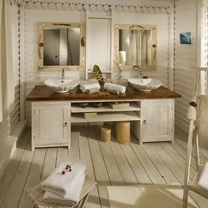 Opoa Beach Hotel